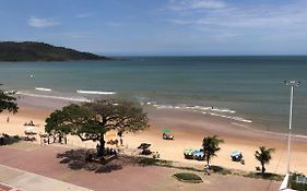 Amplo apartamento em Guarapari com vistas pro mar
